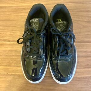 Reebok Classics Womens tennis shoe